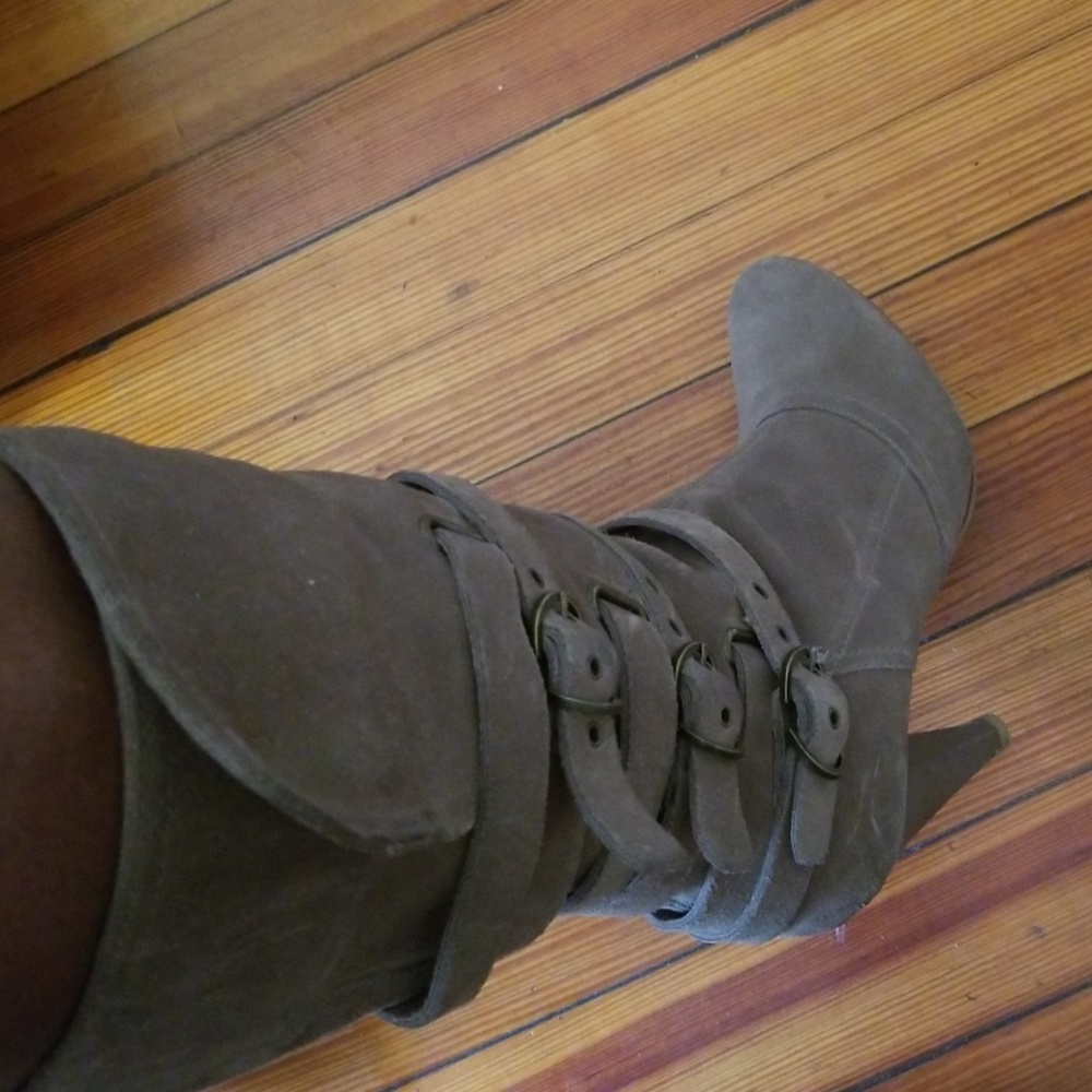 Suede Buckle Detail Low-Heeled 9 West Boot